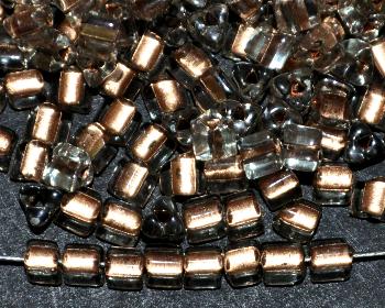 2-cut-Beads von Preciosa Tschechien
 kristall mit Messingeinzug
 dreieckiger Querschnitt