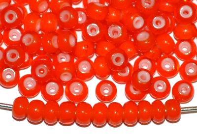 Rocailles von Ornella Preciosa Tschechien orange mit weißem Kern