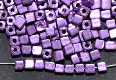 2-cut beads von Preciosa Ornella Tschechien, metallic violett, 
 Würfelform