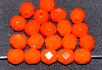 facettierte Glasperlen
 orange opak,
 hergestellt in Gablonz / Tschechien