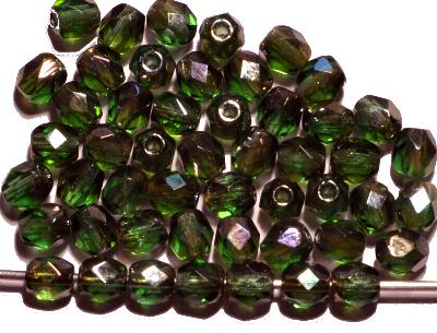 facettierte Glasperlen
 grün transp. mit metallic finish,
 hergestellt in Gablonz / Tschechien