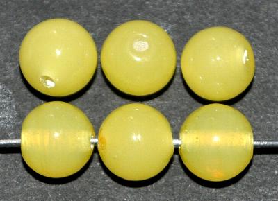 Wickelglasperlen, Alabasterglas gelb uranium,
 in den 1930/1940 Jahren in Gablonz/Böhmen von Hand gefertigt
