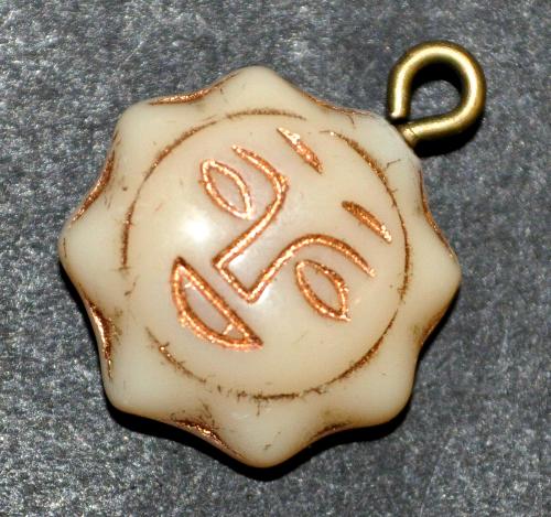 Glasanhänger mit Öse, 
 Sonnenornament im Halbrelief dargestellt, beige opak mit Goldauflage