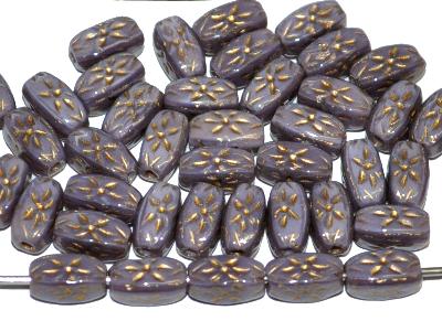 Glasperlen Rechtecke
 violett opak mit eingeprägtem Ornament und metallic finish,
 hergestellt in Gablonz / Tschechien