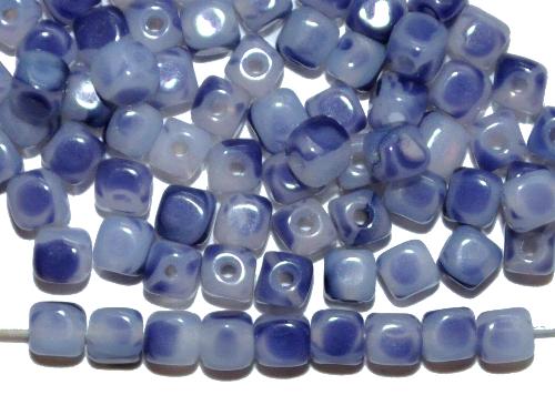 Glasperlen Würfel 
 Alabasterglas hellgrau blau, 
 hergestellt in Gablonz / Tschechien