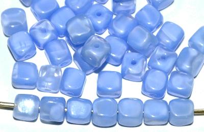 Glasperlen Würfel Perlettglas hellblau, hergestellt in Gablonz Tschechien