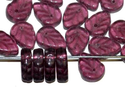 Glasperlen Blätter 
 violett transp.,
 hergestellt in Gablonz / Tschechien
