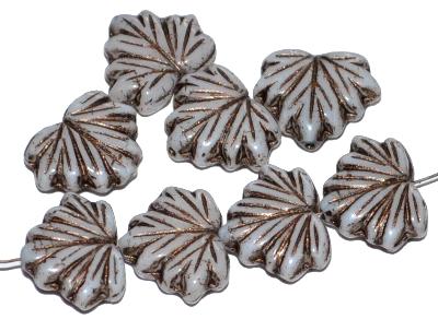 Glasperlen Blätter
 Alabasterglas weiß mit antikbronze Auflage und lüster, hergestellt in Gablonz / Tschechien