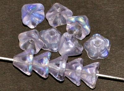 Glasperlen Blüten
 unter Kunstlicht eher aqua,
 unter Tageslicht eher violett mit AB finish,
 hergestellt in Gablonz / Tschechien