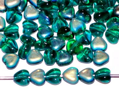 Glasperlen Herzen grün transp. mit AB, hergestellt in Gablonz / Tschechien