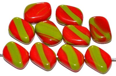 Glasperlen,
 rot grün opak,
 hergestellt in Gablonz / Tschechien