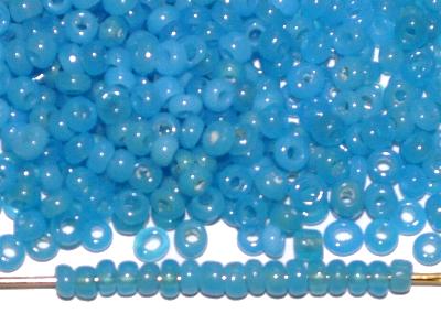 Rocailles ( Ponybeads ) um 1920 in Böhmen hergestellt 
 Alabasterglas powderblue hell