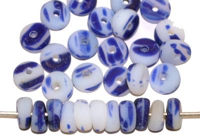 Glasperlen / Kakamba Beads,
 weiß blau opak,
 in den 1920/30 Jahren in Gablonz/Böhmen,
 für den Afrikahandel hergestellt