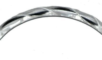 Glasreifen ( bangeles )
 für Gablonzer Weihnachtsschmuck,
 um 1900 in Gablonz/Böhmen hergestellt