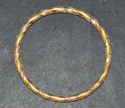 Glasreifen ( bangeles )
 für Gablonzer Weihnachtsschmuck,
 um 1900 in Gablonz/Böhmen hergestellt