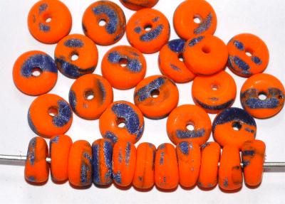 Glasperlen / Kakamba Beads,
 orange blau opak,
 in den 1920/30 Jahren in Gablonz/Böhmen,
 für den Afrikahandel hergestellt