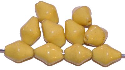 Glasperlen Nuggets,
 1920/30 in Gablonz/Böhmen hergestellt,
 gelb opak