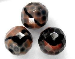 facettierte Glasperlen altrosa schwarz opak, hergestellt in Gablonz / Tschechien