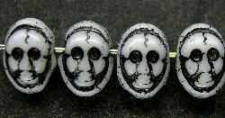 Glasperlen /Totenkopf
 Super für Halloween
 Vorder-und Rückseite geprägt