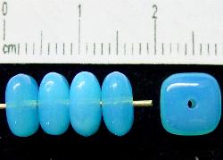 Glasperlen Pillowbeads, 
 Opalglas blau,
 hergestellt in Gablonz / Tschechien