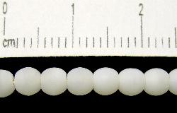 Glasperlen rund
 milchweiß mattiert,
 hergestellt in Gablonz / Tschechien